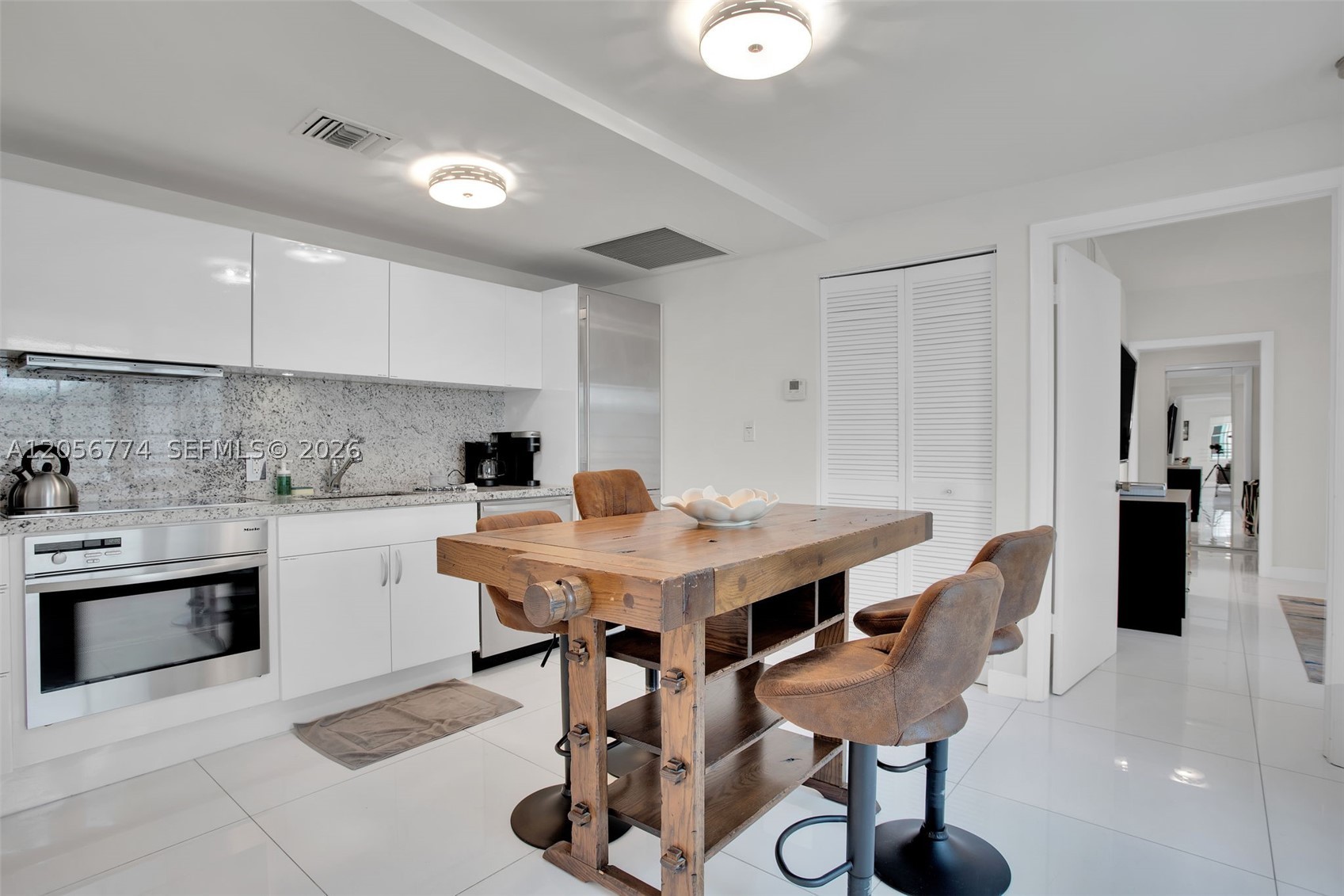 THE CARLYLE DECO HOTEL CO - Residential