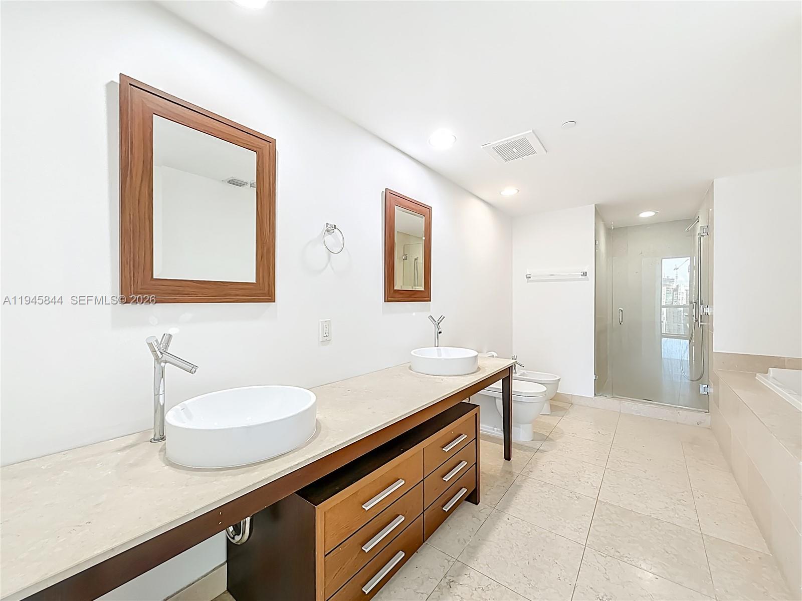 ICONBRICKELL CONDO NO 1 - Residential