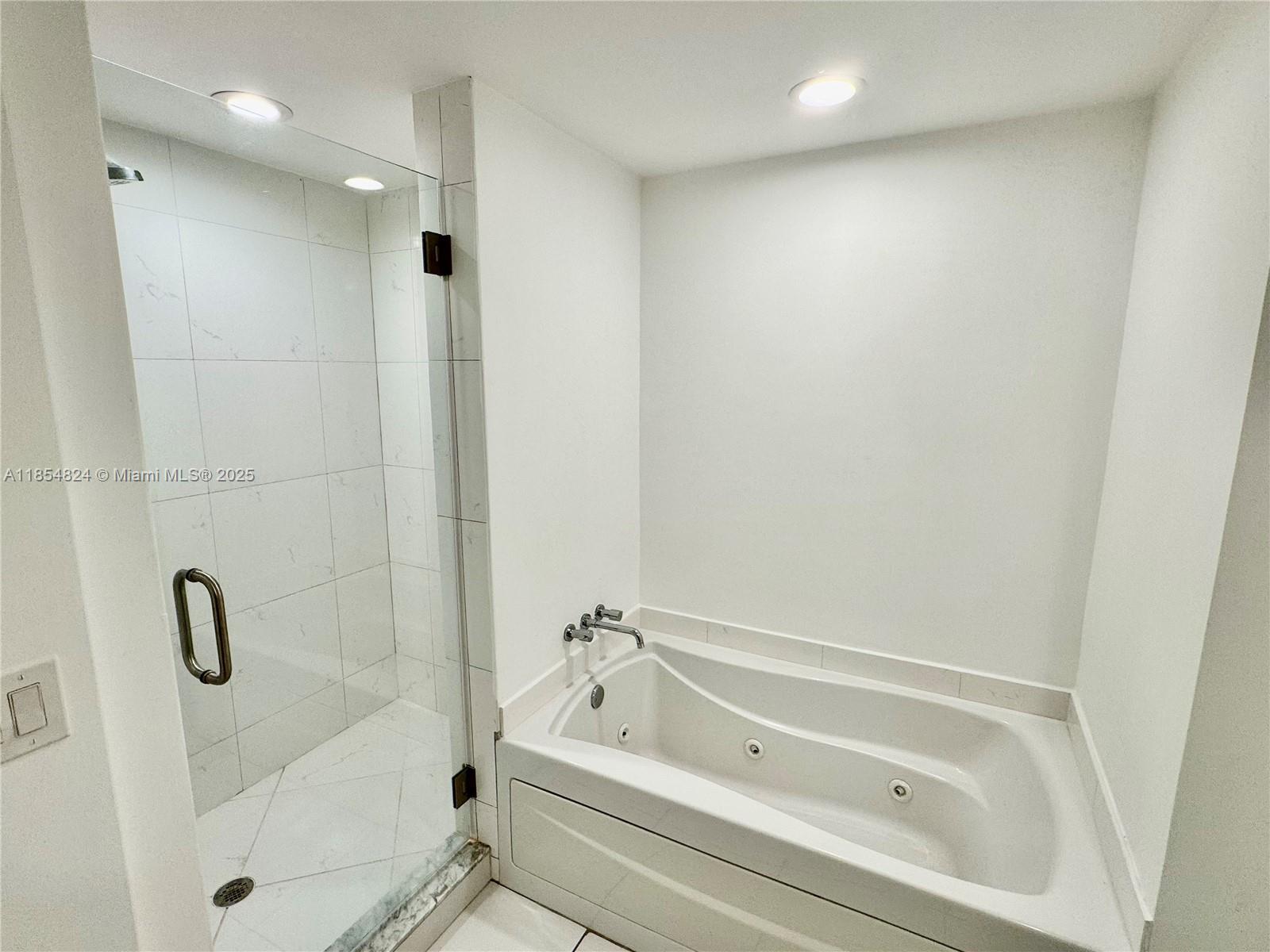 500 BRICKELL EAST CONDO - Residential