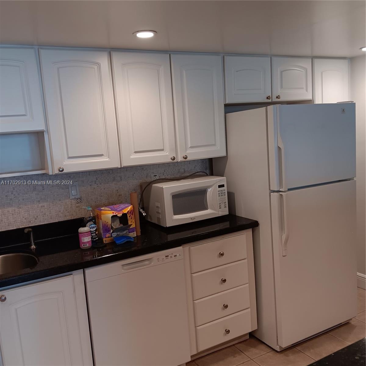 OCEANVIEW BUILDING A COND - Residential Lease