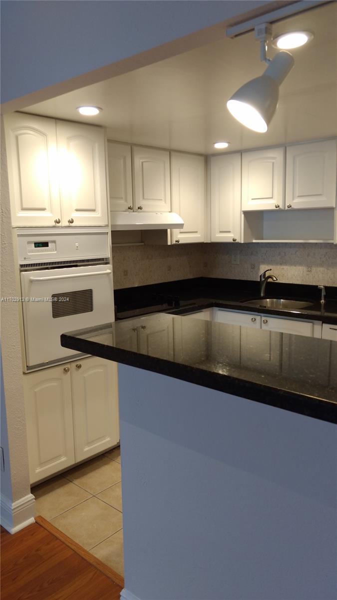 OCEANVIEW BUILDING A COND - Residential Lease