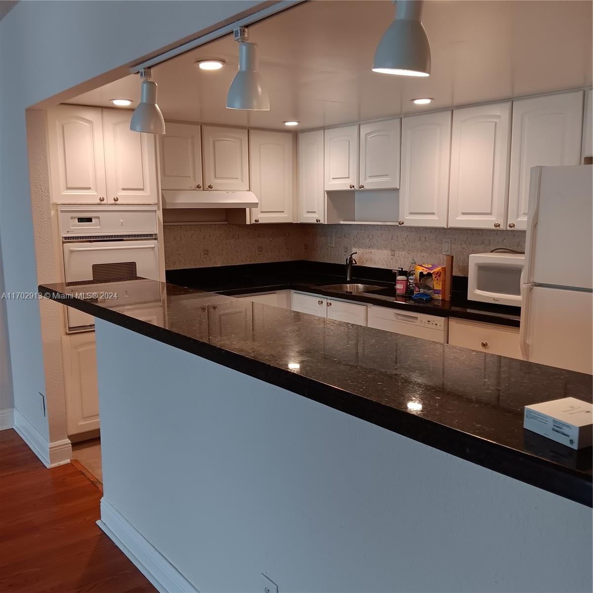 OCEANVIEW BUILDING A COND - Residential Lease
