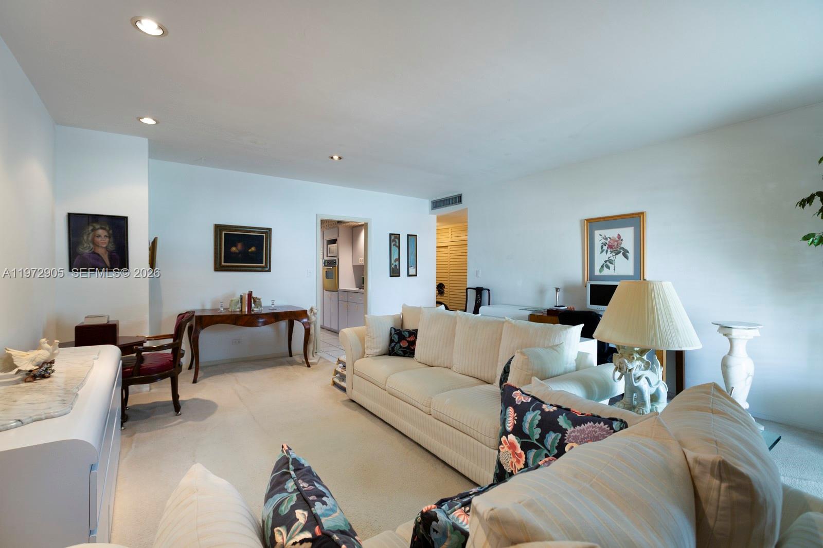 Located in the heart of Miami’s prestigious financial district, this unit offers a sophisticated blend of urban energy and coastal serenity. This residence places you directly on the sparkling waterfront, where the vibrant pulse of Brickell meets the calming views of Biscayne Bay Towers, putting you just blocks away from world-class dining, luxury shopping at Brickell City Centre, and the upscale nightlife that defines Miami’s "Manhattan of the South." It is a space where convenience is the ultimate luxury.