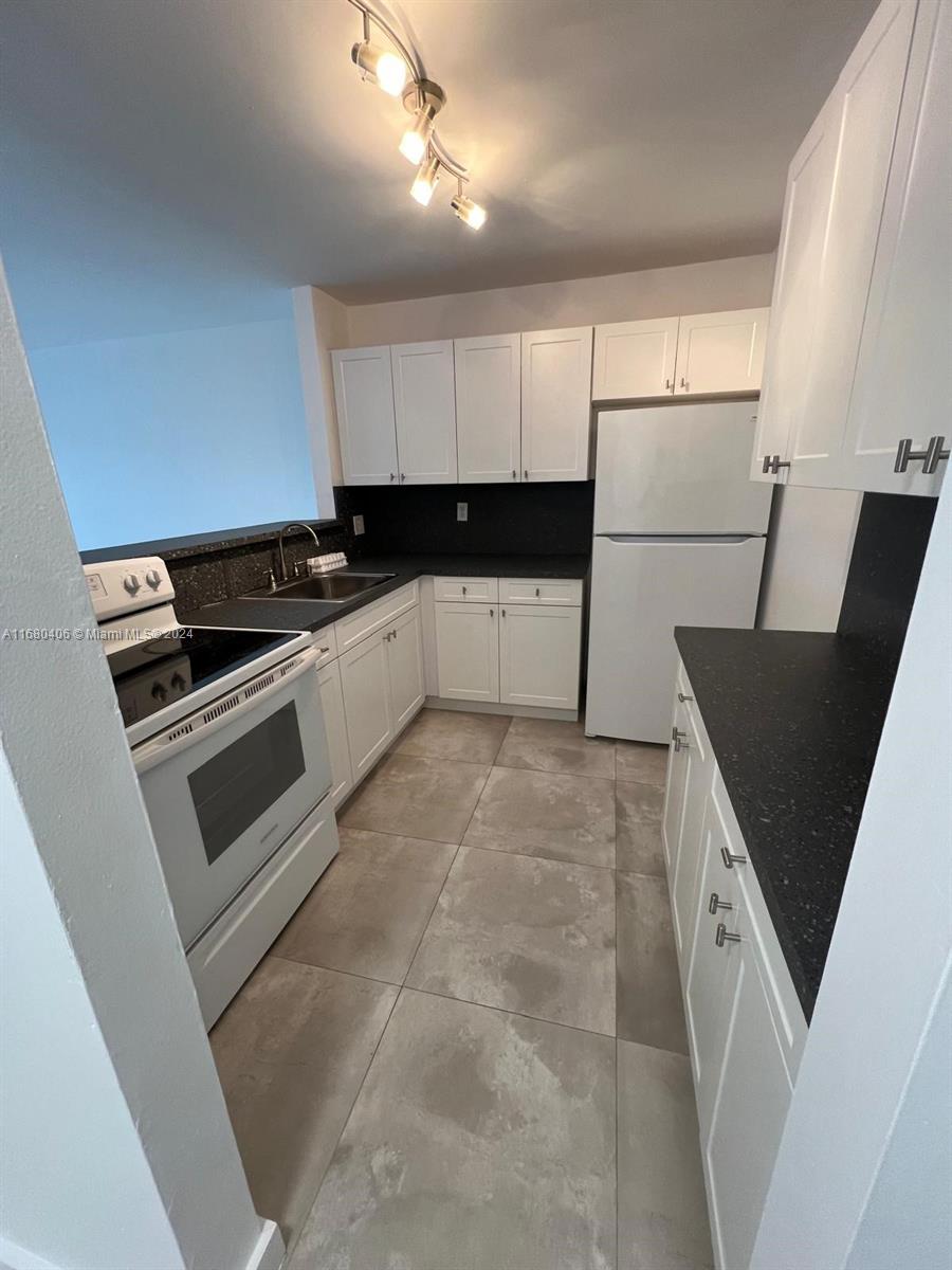 NOB HILL WEST CONDO - Residential Lease