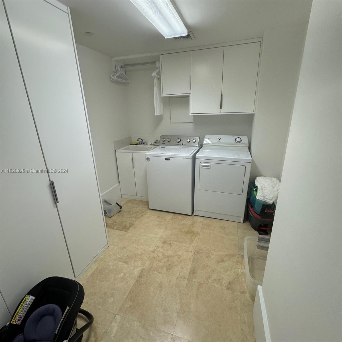 HAMPTONS SOUTH CONDO - Residential