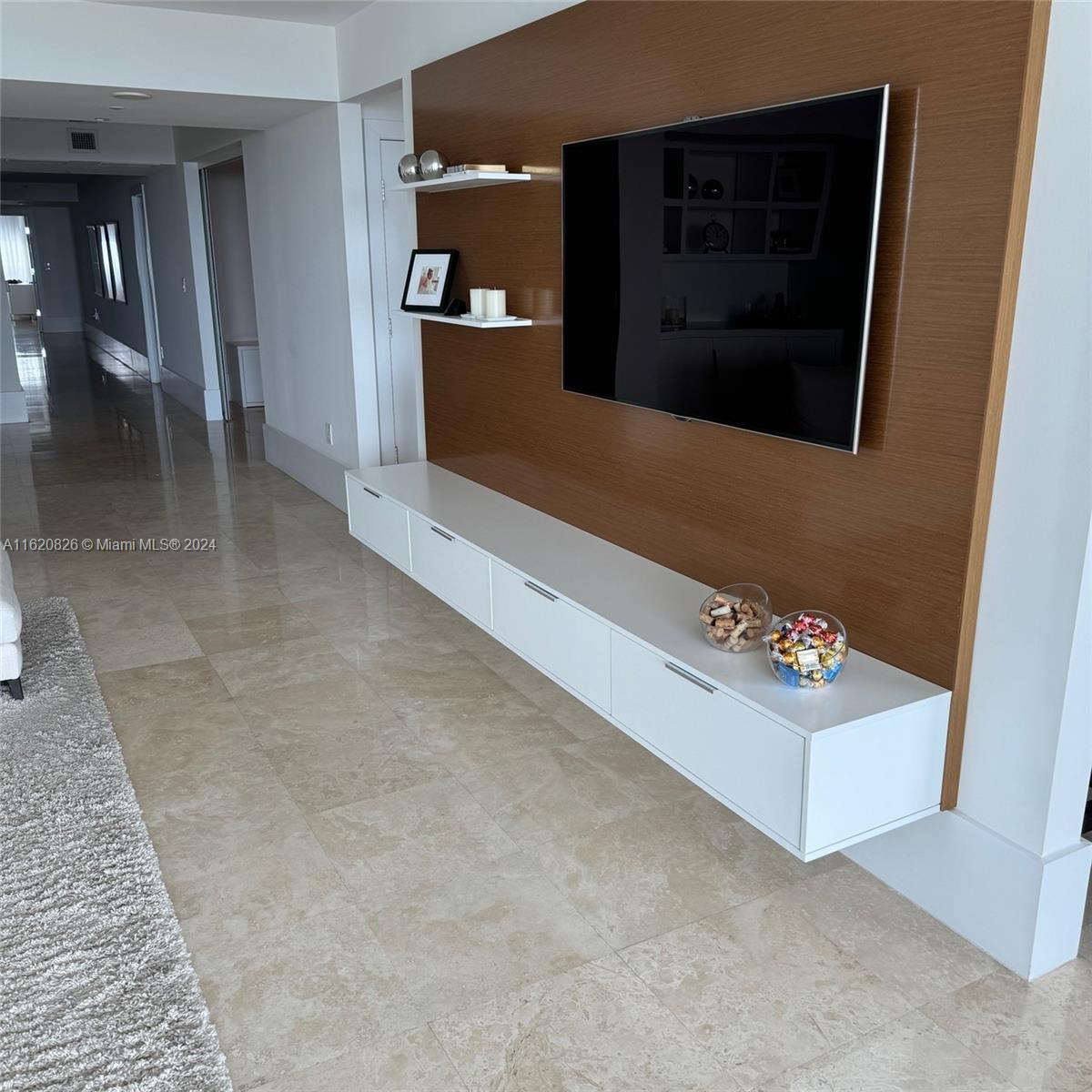 HAMPTONS SOUTH CONDO - Residential