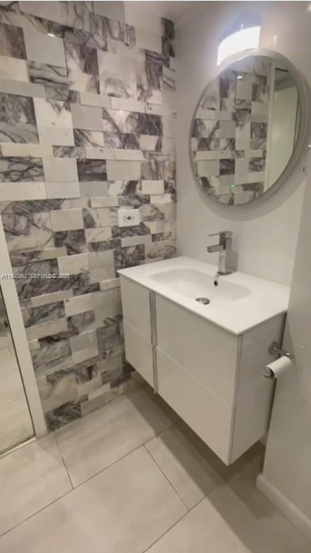 DADELAND PLACE CONDO - Residential