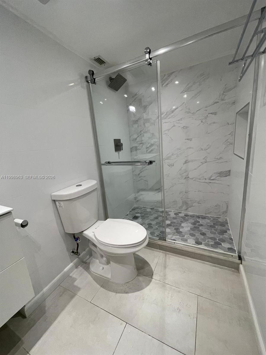 DADELAND PLACE CONDO - Residential