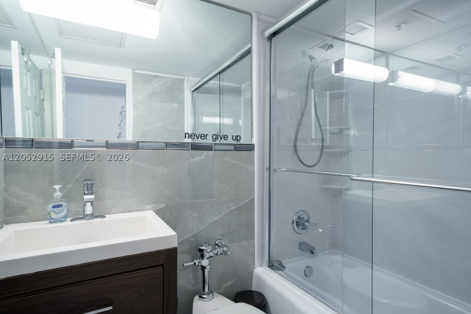 FLAMINGO SOUTH BEACH I CO - Residential Lease