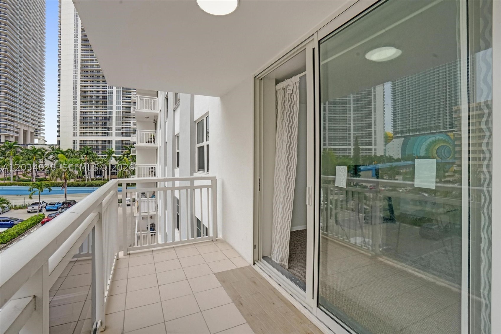 PLAZA TOWERS SOUTH CONDO - Residential