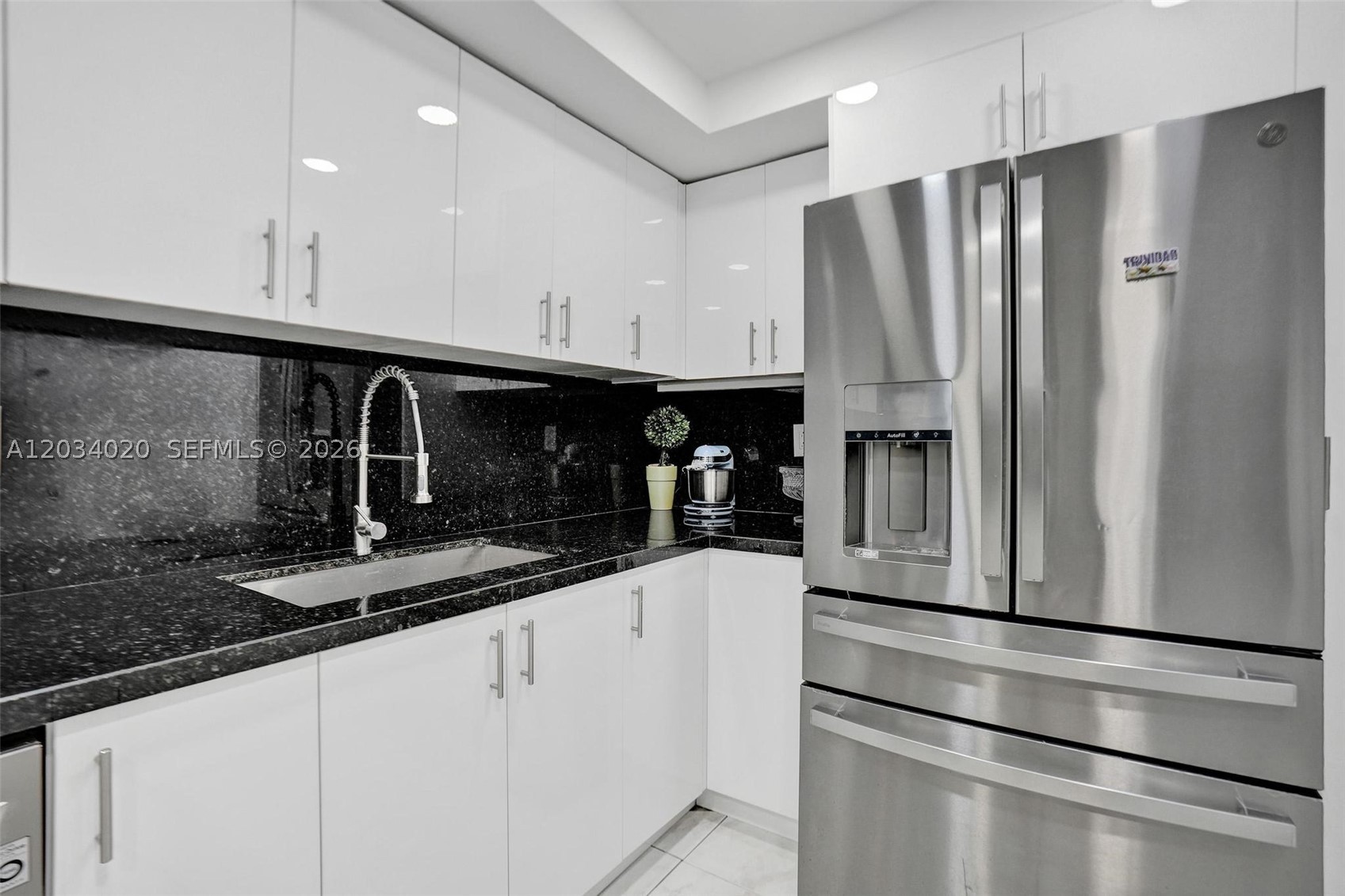 PLAZA TOWERS SOUTH CONDO - Residential