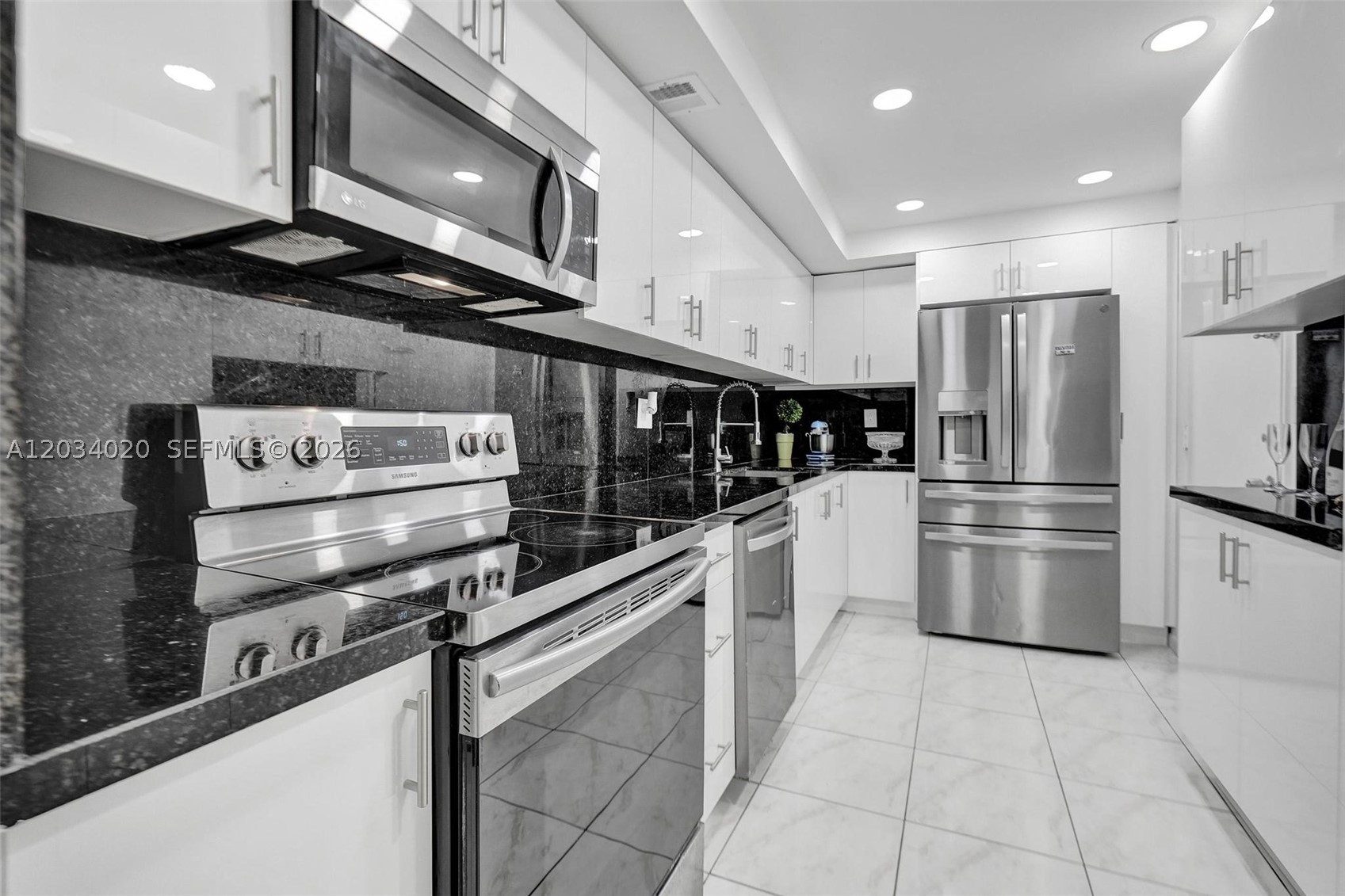 PLAZA TOWERS SOUTH CONDO - Residential