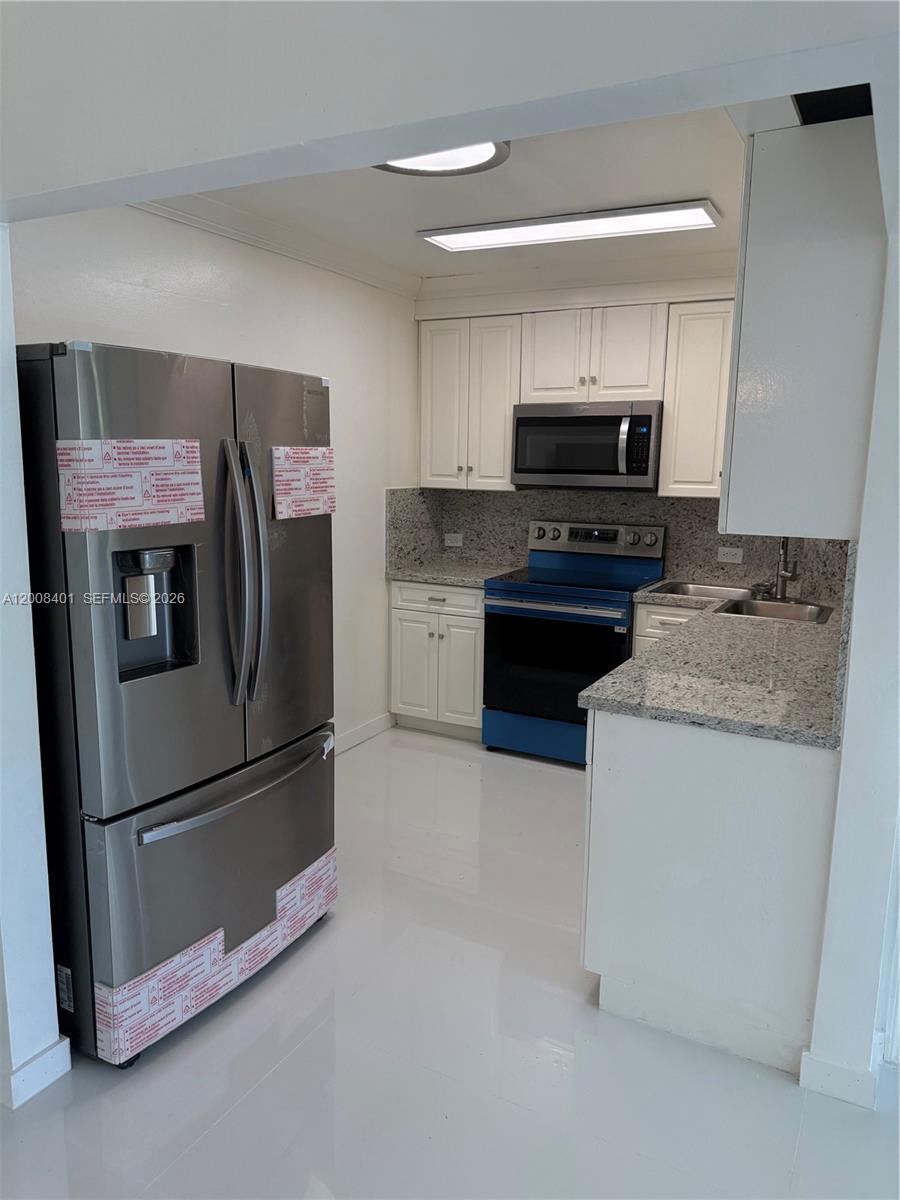 Fully remodeled. Low HOA. Everything is brand new! Brand new floor, bathrooms, kitchen, appliances, granite, fixtures. Open airy inviting condo full of sunlight. Personal entry from garden. Secure building with 2 car parking, tropical swimming pool, gym, library, sauna, recreation room. Access controlled parking garage. Tennis & pickleball courts. In the middle of multimillion dollar houses and condo. This is a steal! Great for personal use or investment. Enjoy sunny Florida with your ownership! 5 min walk to intercostal & water taxi.  10 min walk to beach. Steps from all restaurants, shopping, dining, groceries, banks. Luxury apartment.