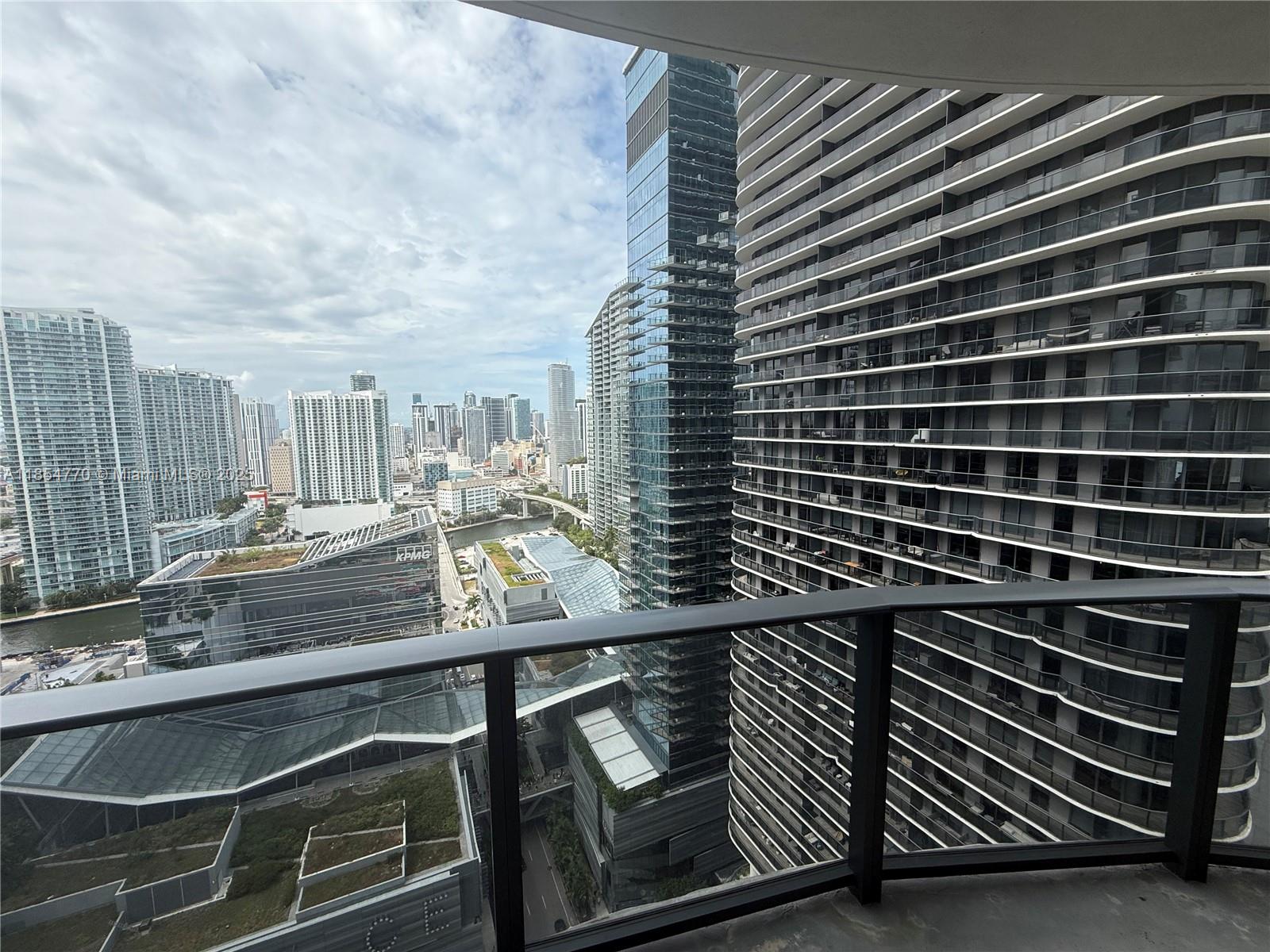 BRICKELL HEIGHTS EAST CON - Residential Lease