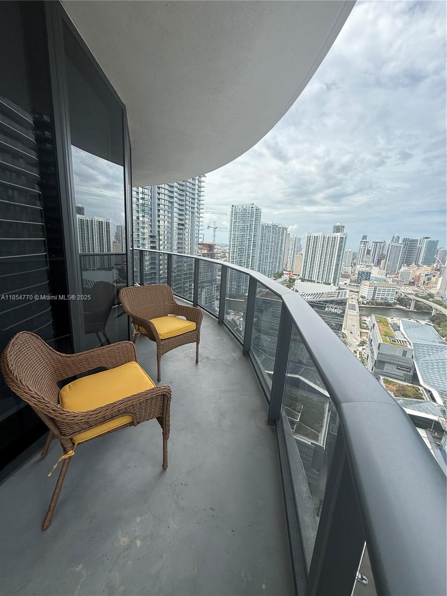 BRICKELL HEIGHTS EAST CON - Residential Lease
