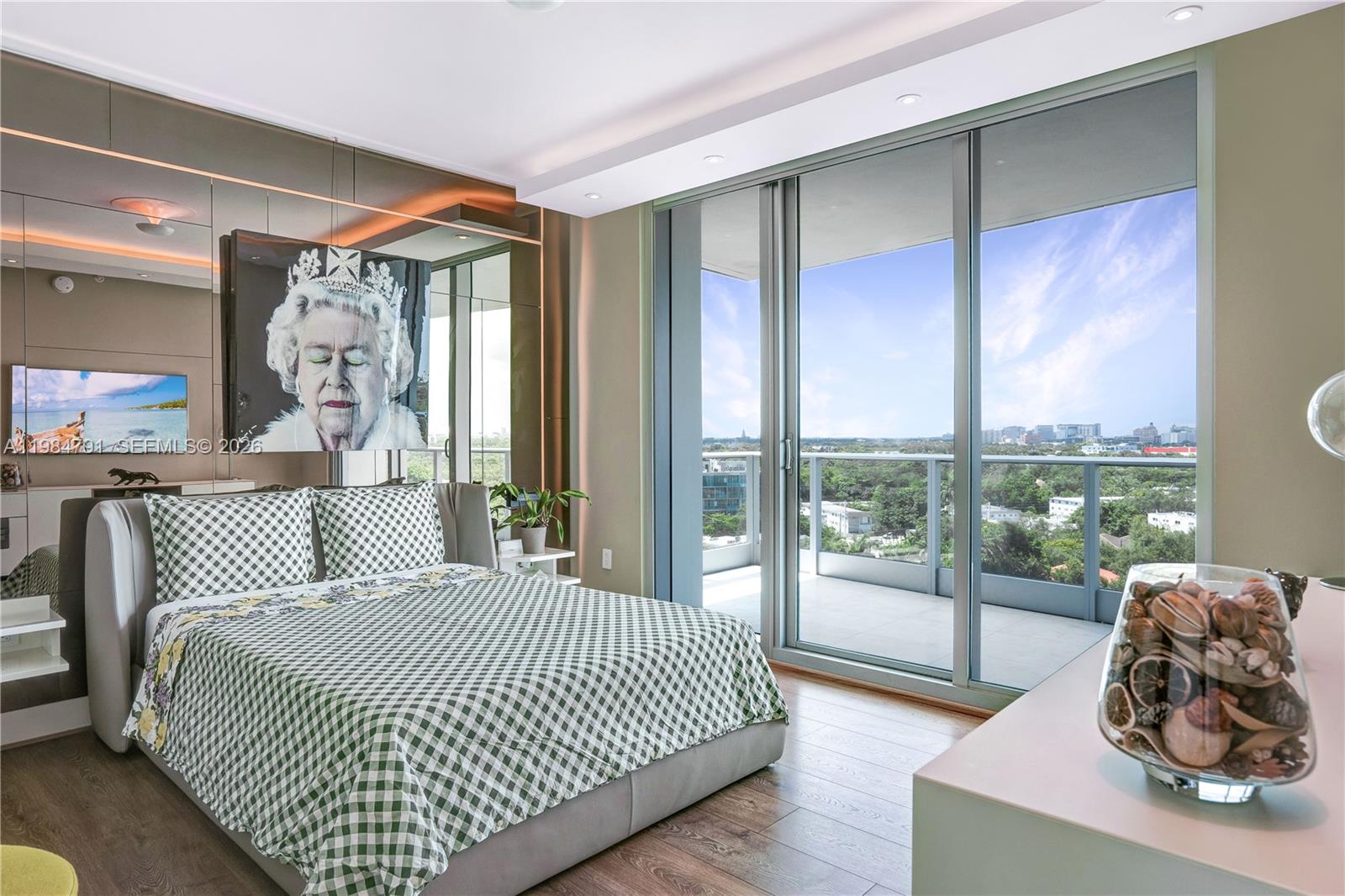 GROVENOR HOUSE CONDO - Residential