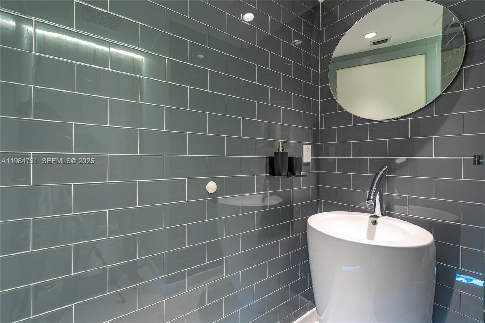 GROVENOR HOUSE CONDO - Residential