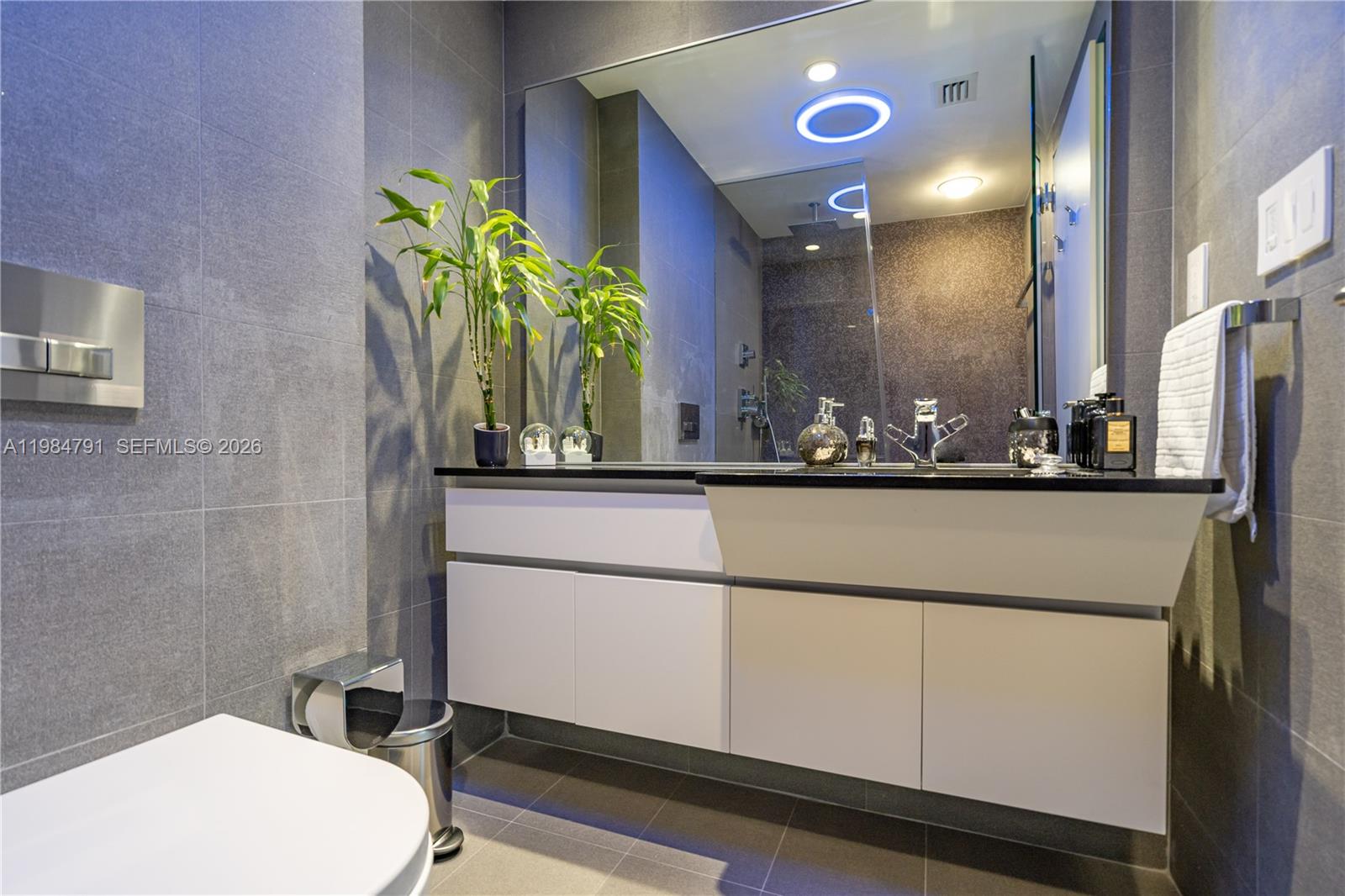 GROVENOR HOUSE CONDO - Residential