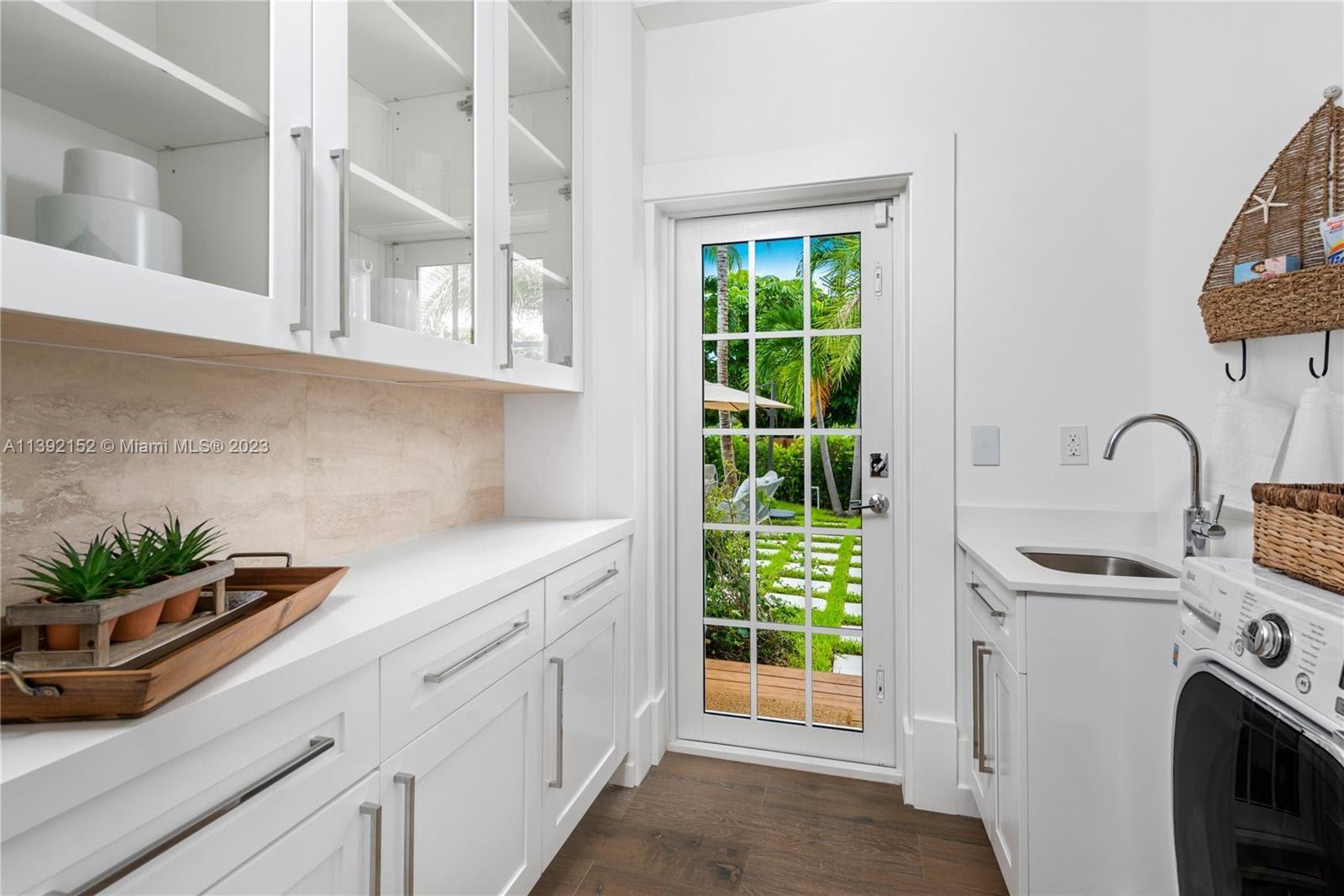 FLAMINGO TERRACE EXTENSIO - Residential Lease