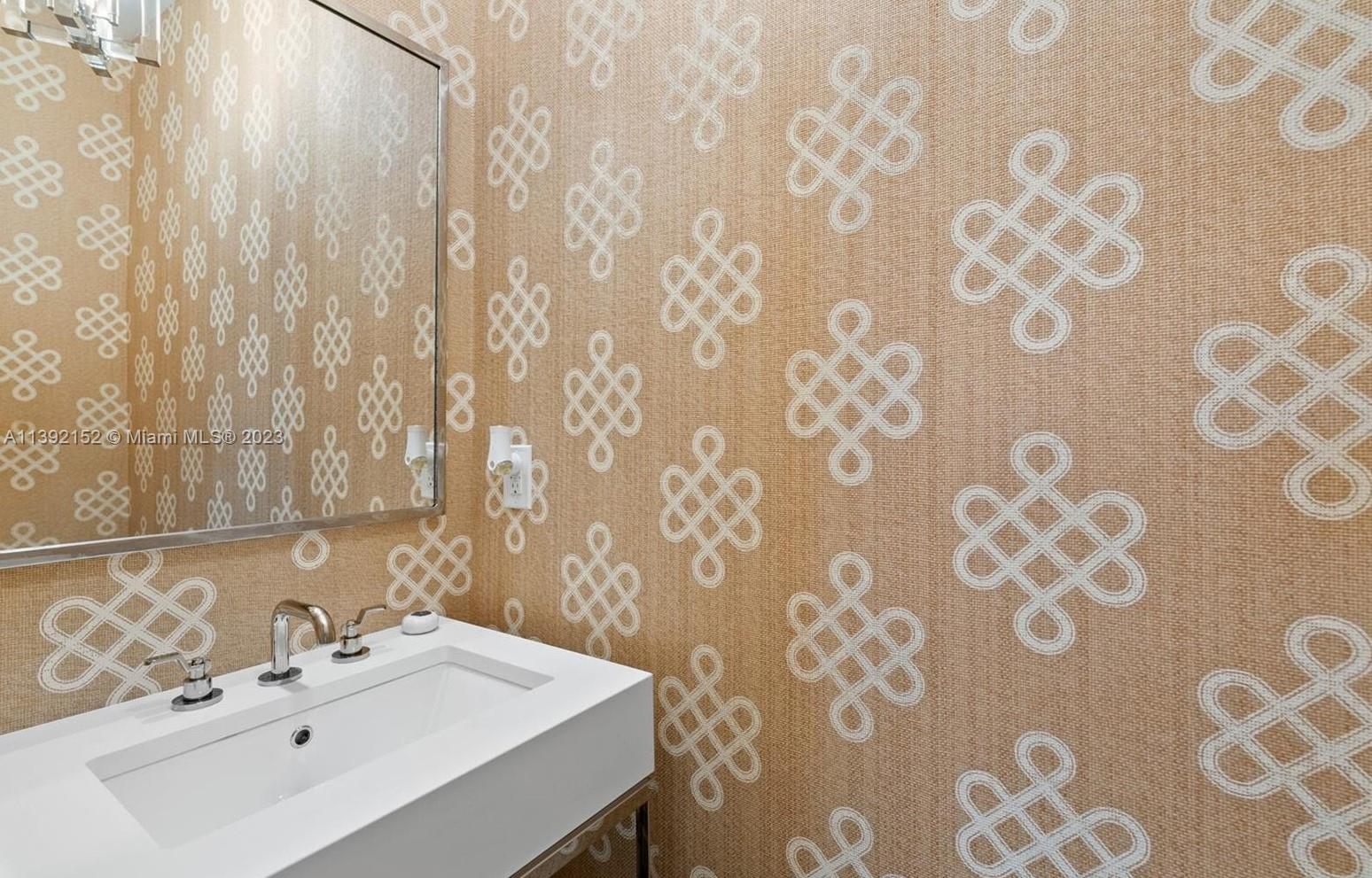 FLAMINGO TERRACE EXTENSIO - Residential Lease