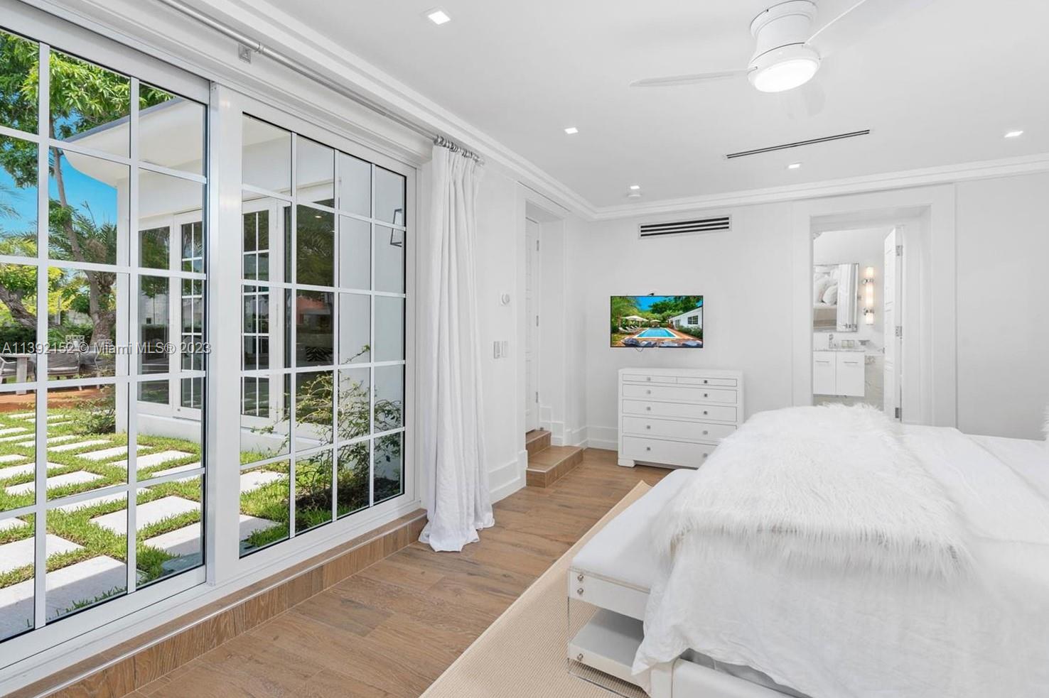 FLAMINGO TERRACE EXTENSIO - Residential Lease