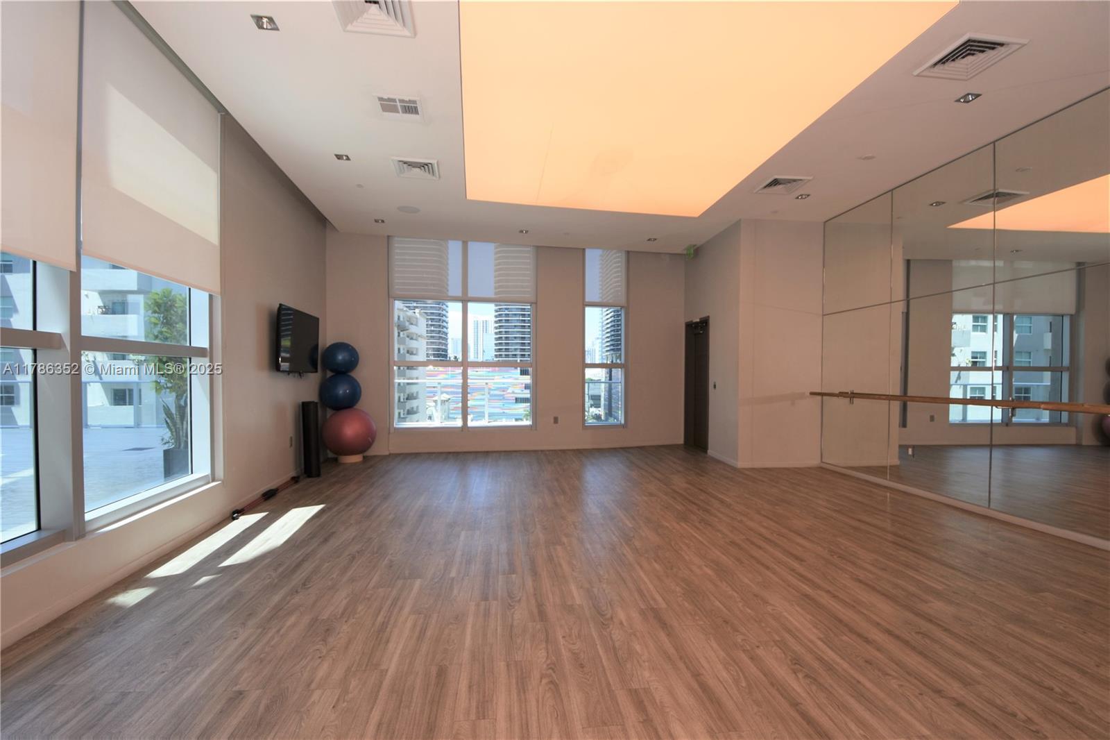 1100 MILLECENTO RESIDENCE - Residential Lease