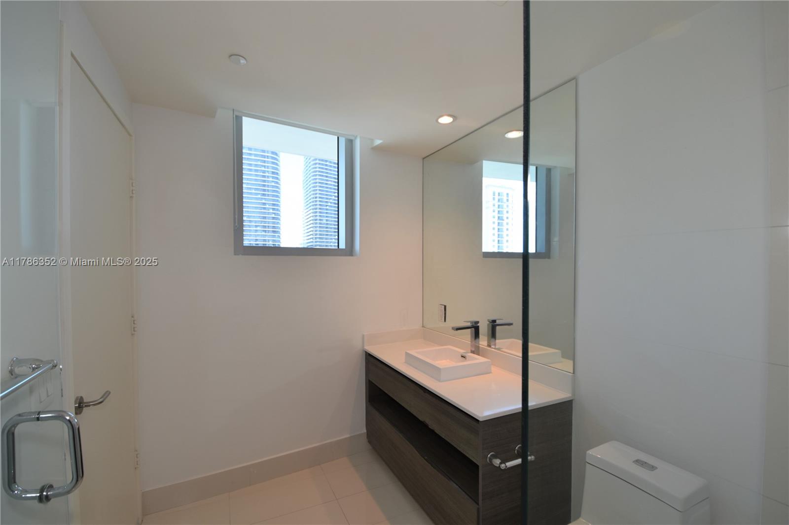1100 MILLECENTO RESIDENCE - Residential Lease