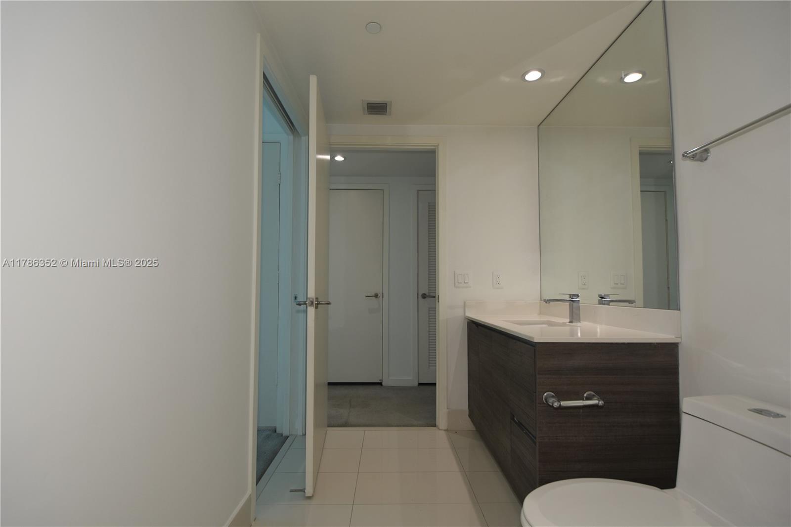 1100 MILLECENTO RESIDENCE - Residential Lease