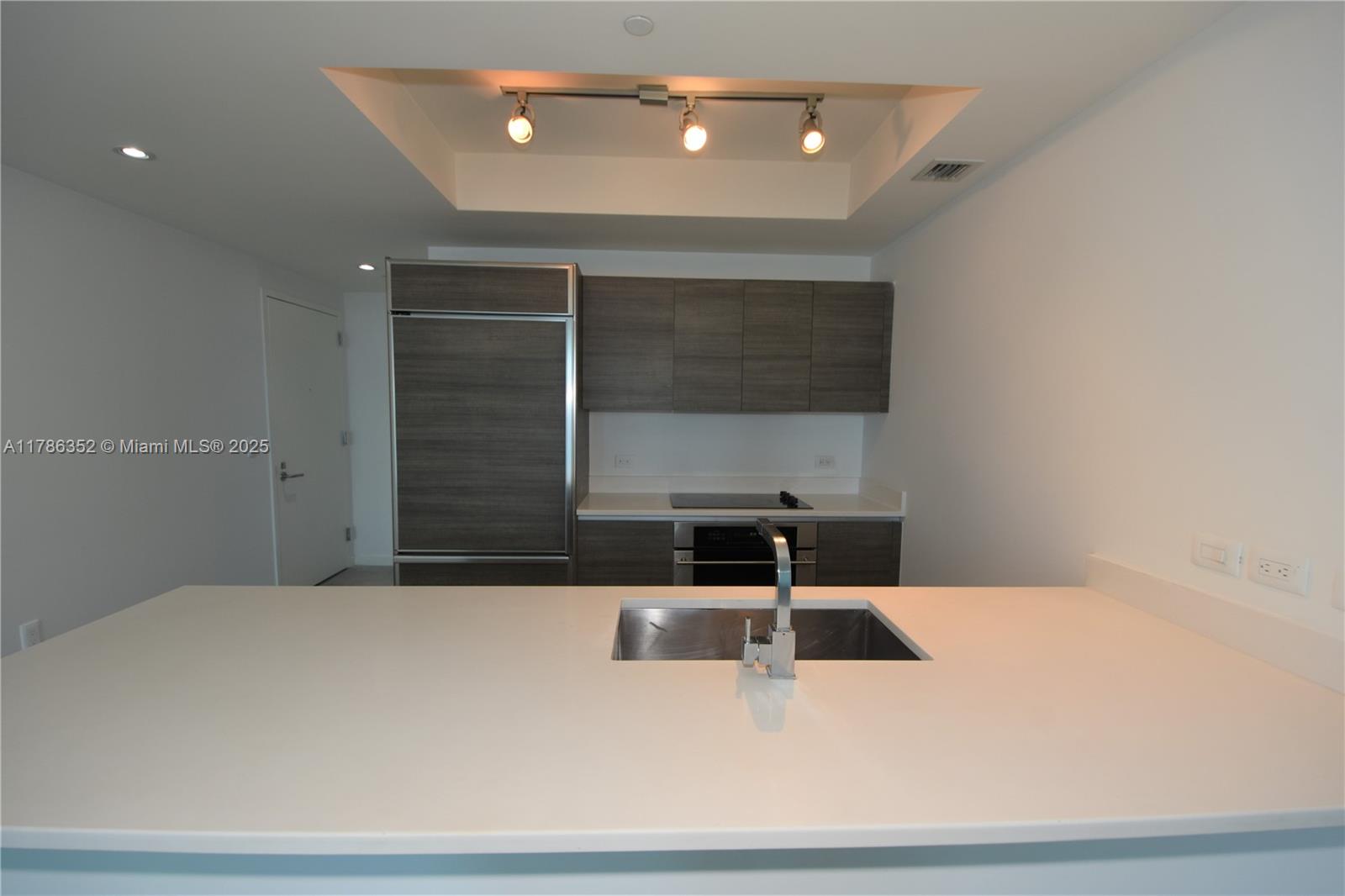Gorgeous apartment with amazing view from floor 22nd. Washer and dryer inside. European kitchen. At the heart of Brickell. One parking spot included. 2 pools, gym, playing rooms. rooftop. Carpet is NOT going to be replaced. Rented as is