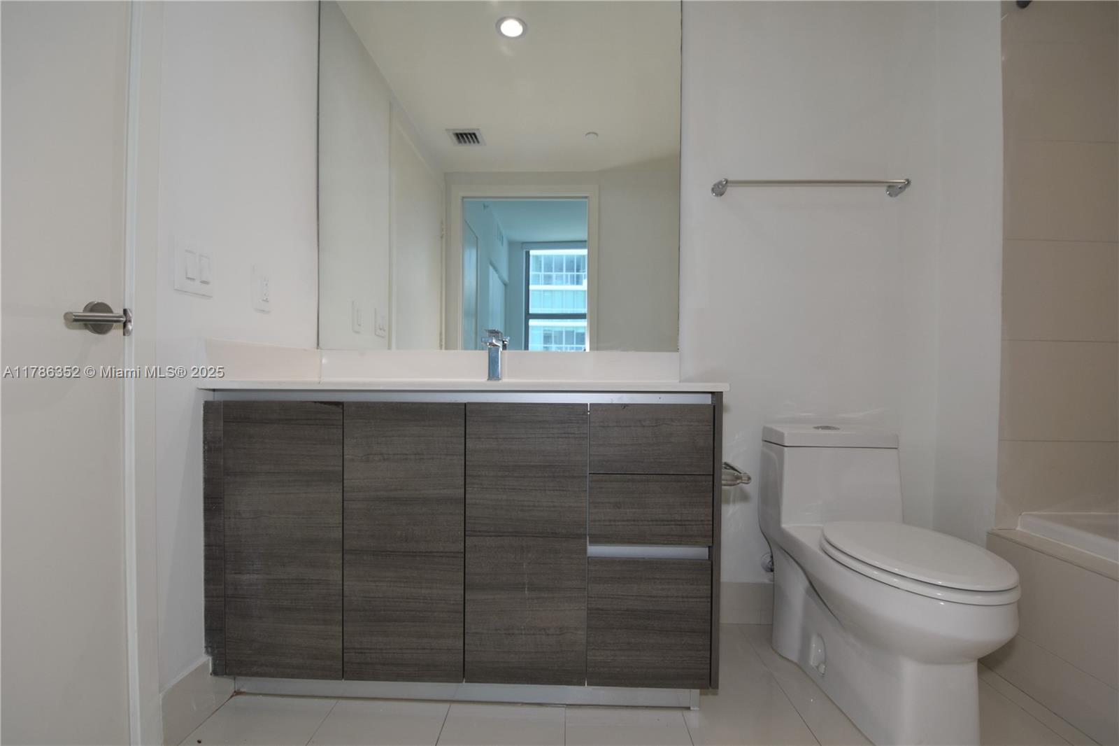 1100 MILLECENTO RESIDENCE - Residential Lease