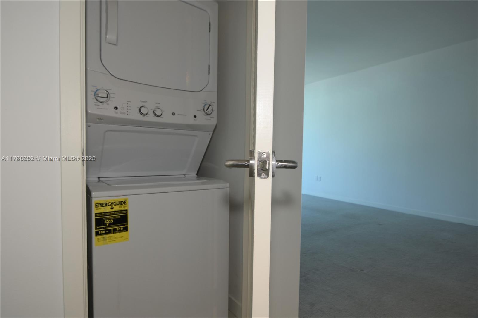 1100 MILLECENTO RESIDENCE - Residential Lease