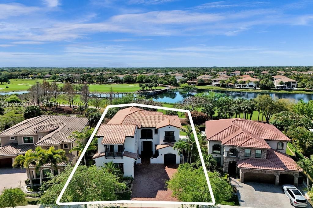 PARKLAND GOLF AND COUNTRY - Residential