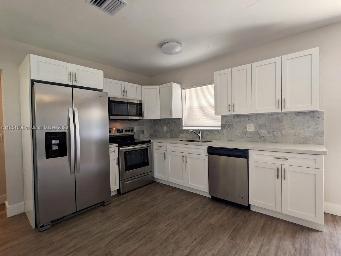 PARK ROAD MANOR - Residential Lease