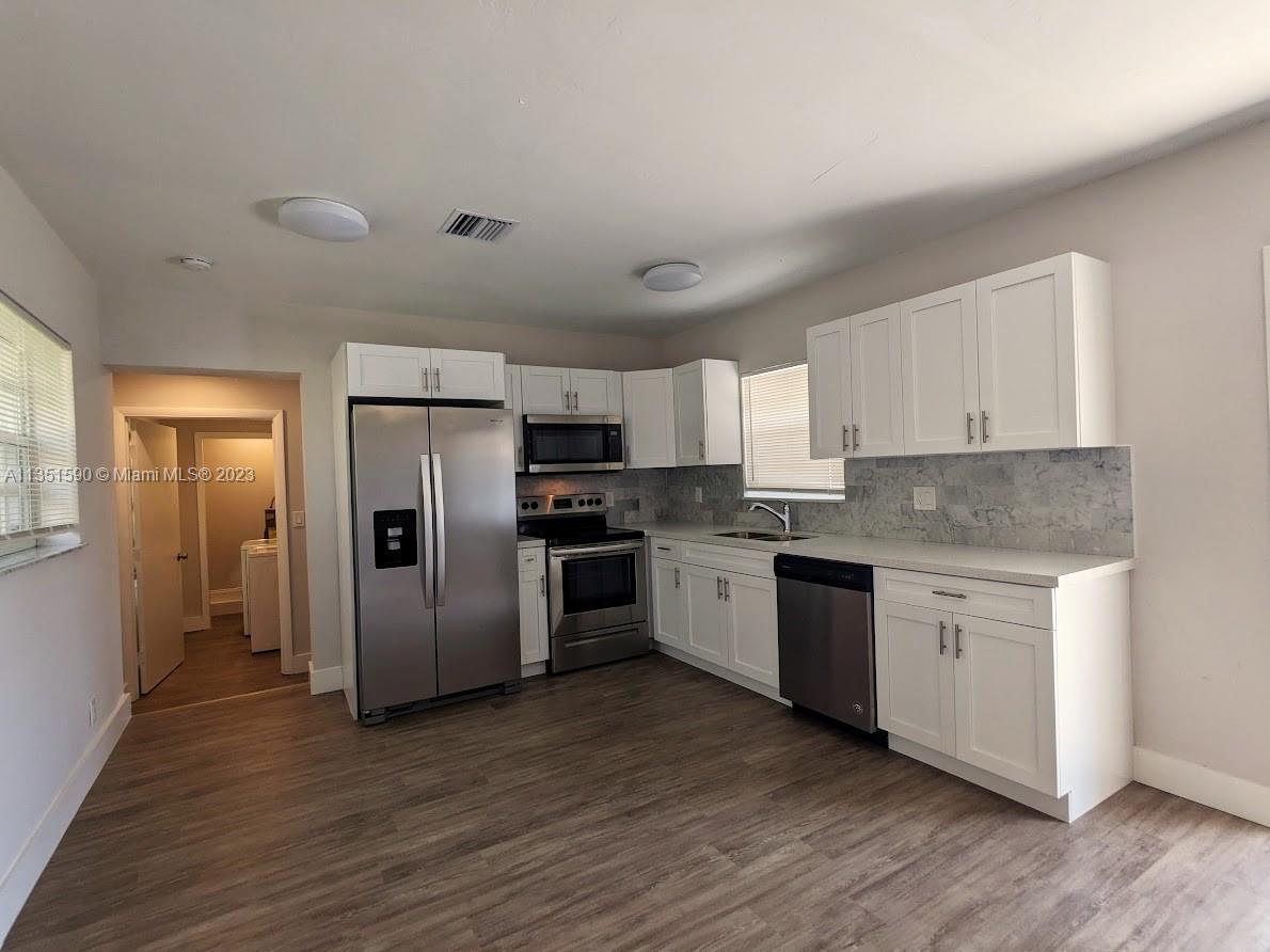 PARK ROAD MANOR - Residential Lease