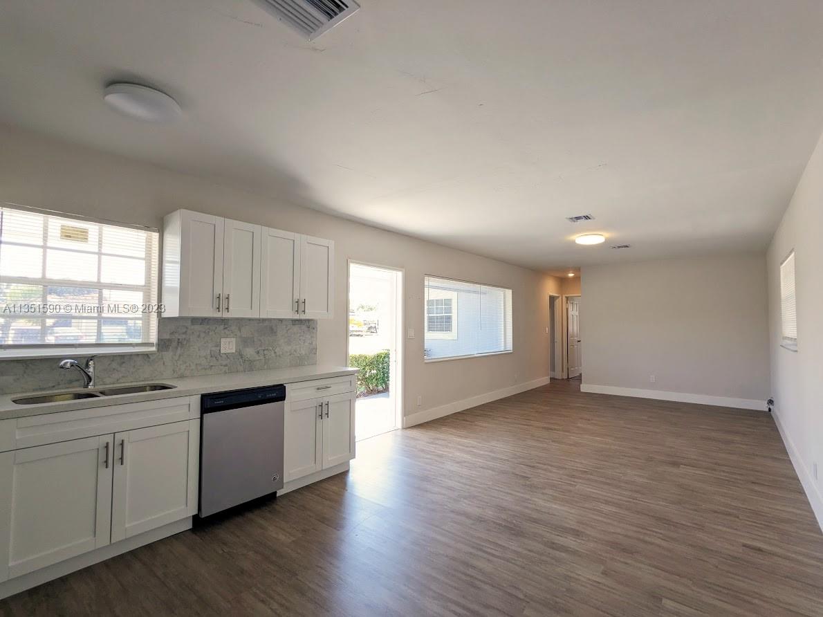 PARK ROAD MANOR - Residential Lease