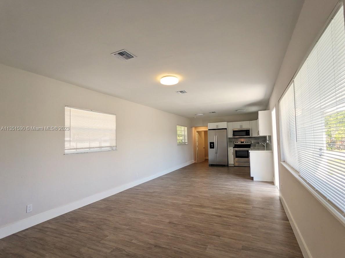 PARK ROAD MANOR - Residential Lease