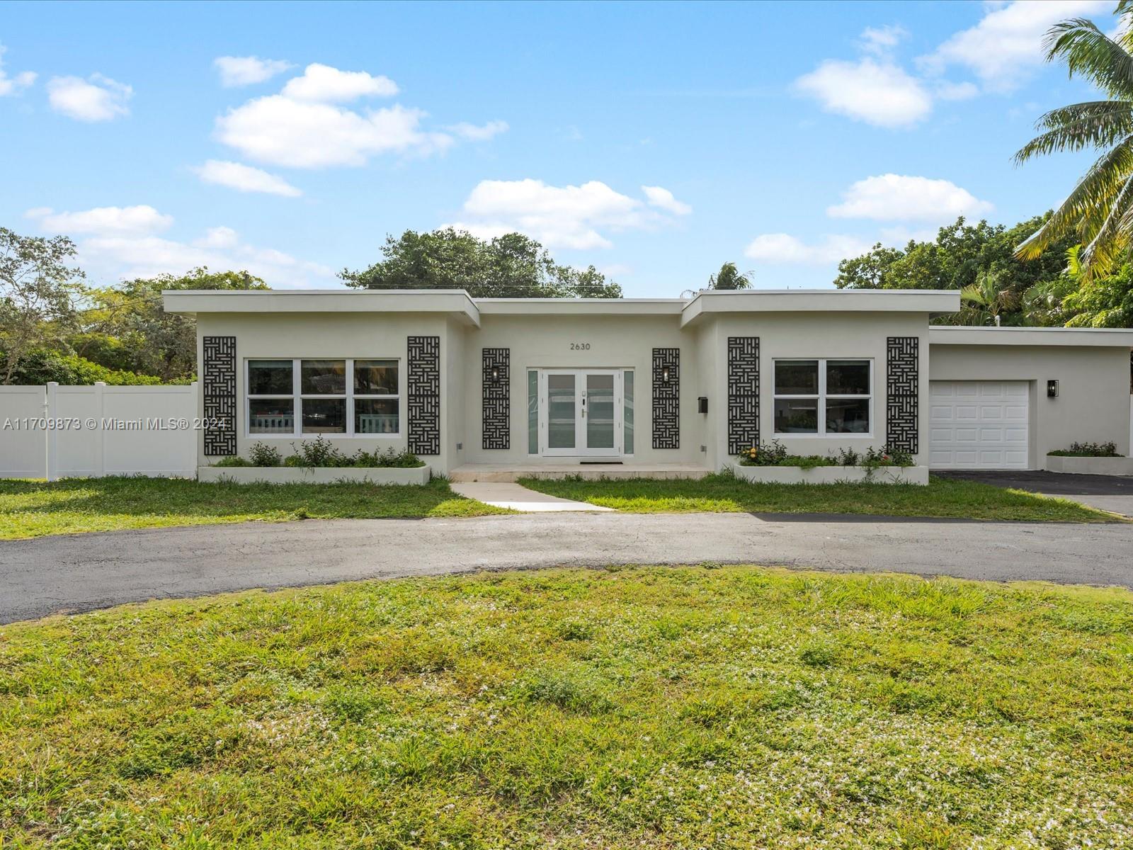 HOLLYWOOD LITTLE RANCHES - Residential
