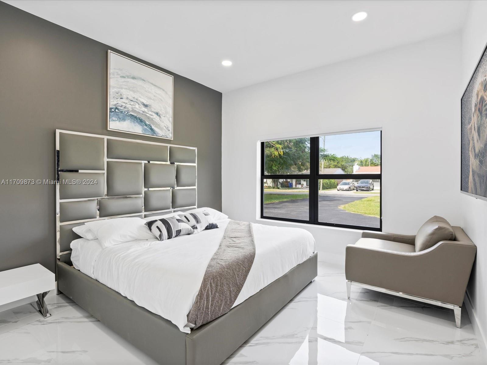 HOLLYWOOD LITTLE RANCHES - Residential
