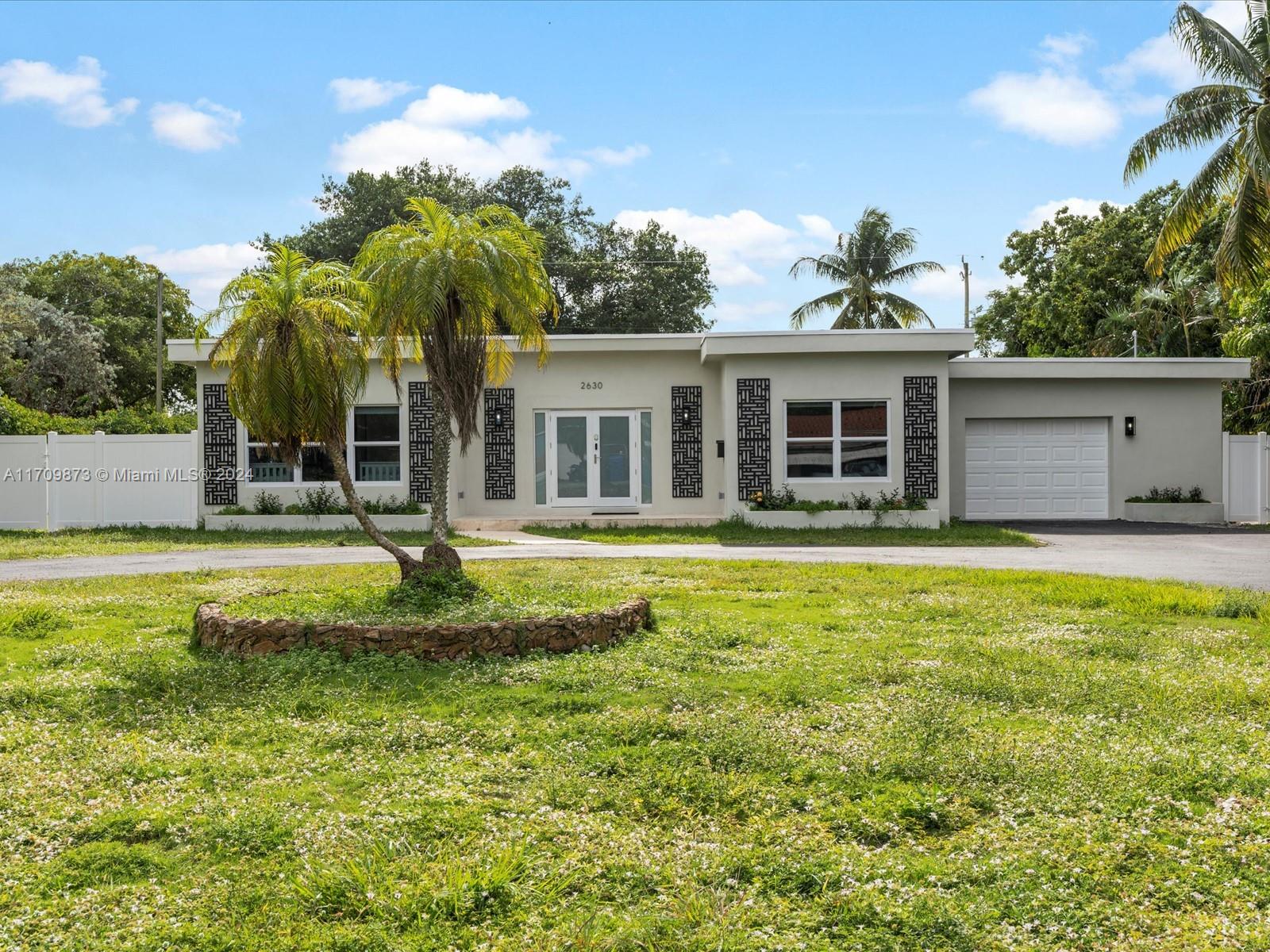 HOLLYWOOD LITTLE RANCHES - Residential