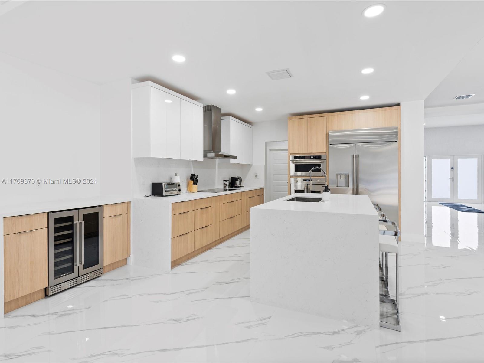 HOLLYWOOD LITTLE RANCHES - Residential
