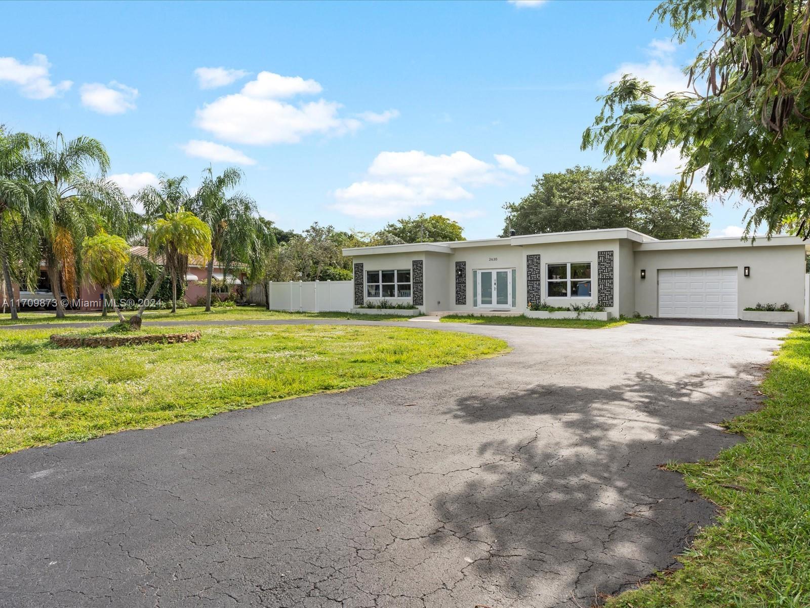 HOLLYWOOD LITTLE RANCHES - Residential