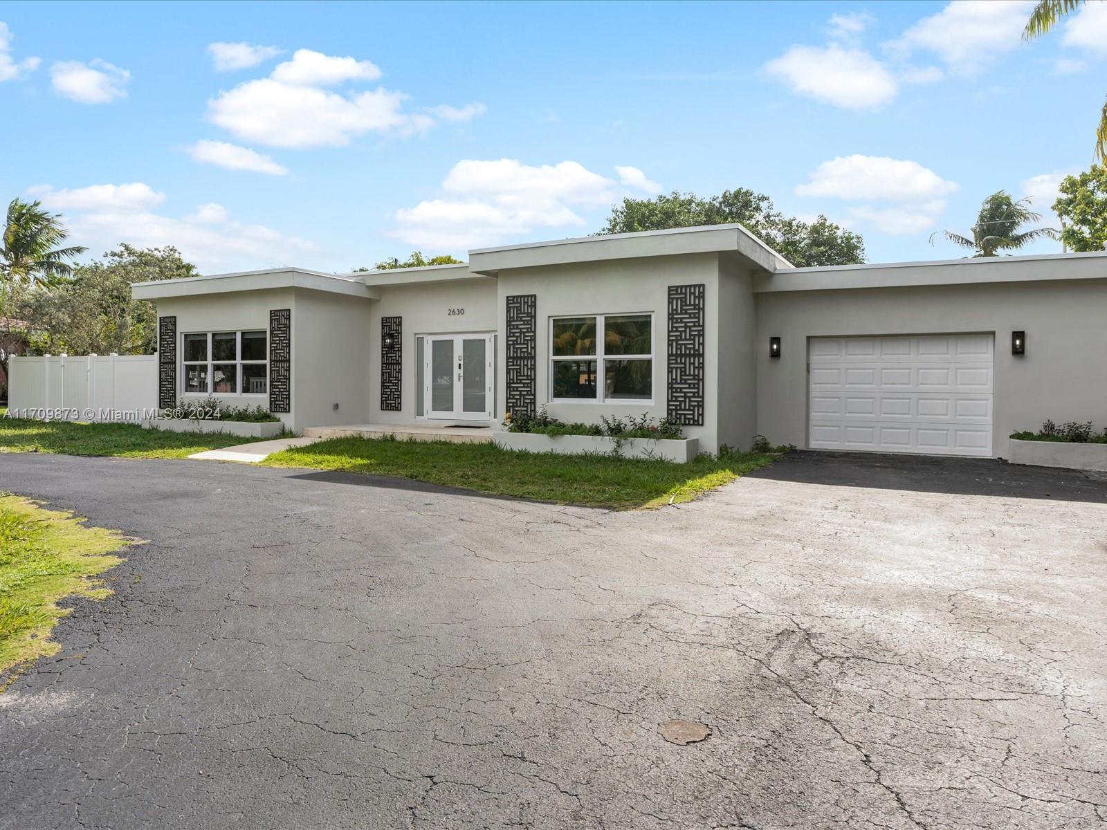 HOLLYWOOD LITTLE RANCHES - Residential