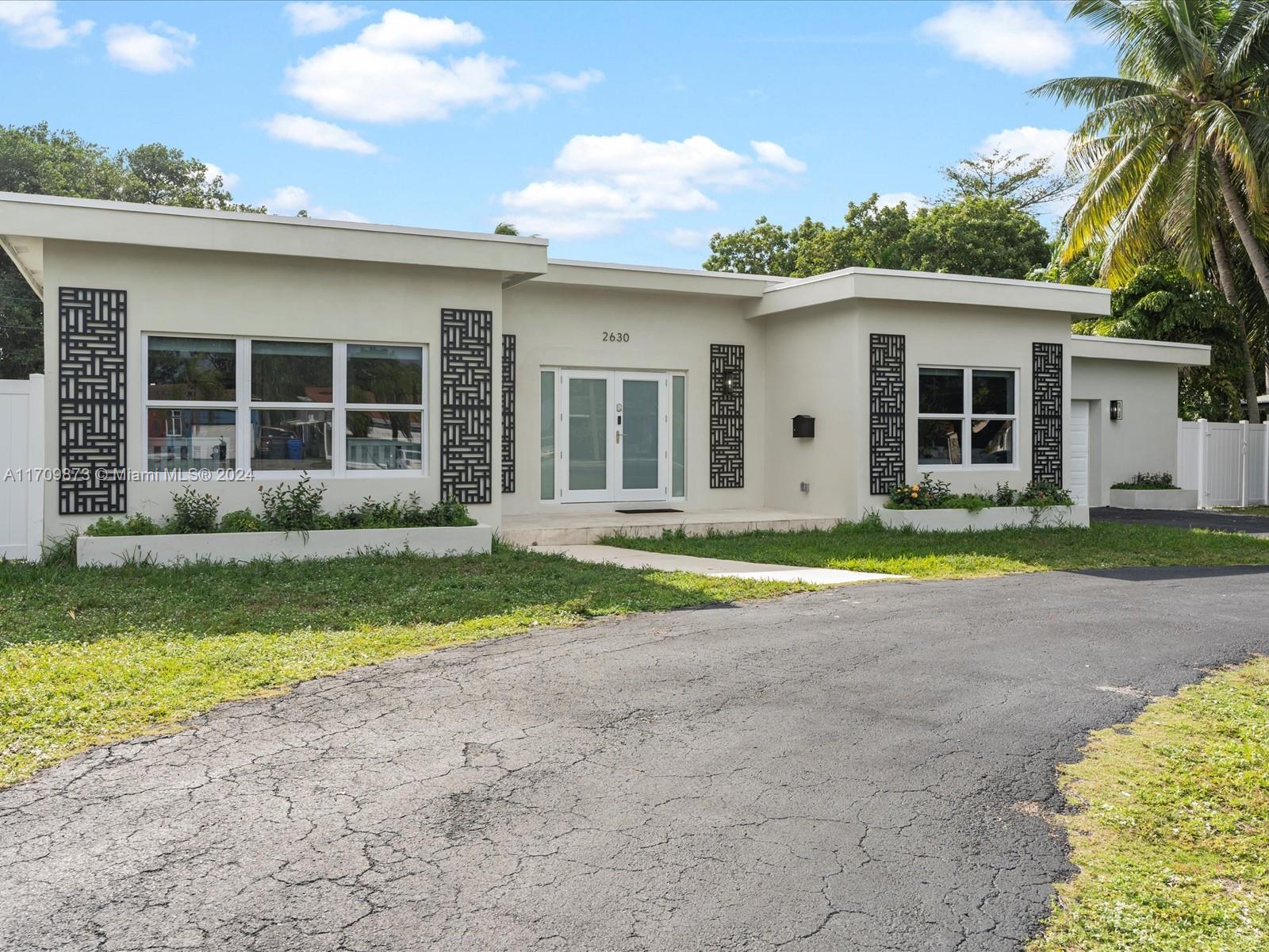 HOLLYWOOD LITTLE RANCHES - Residential