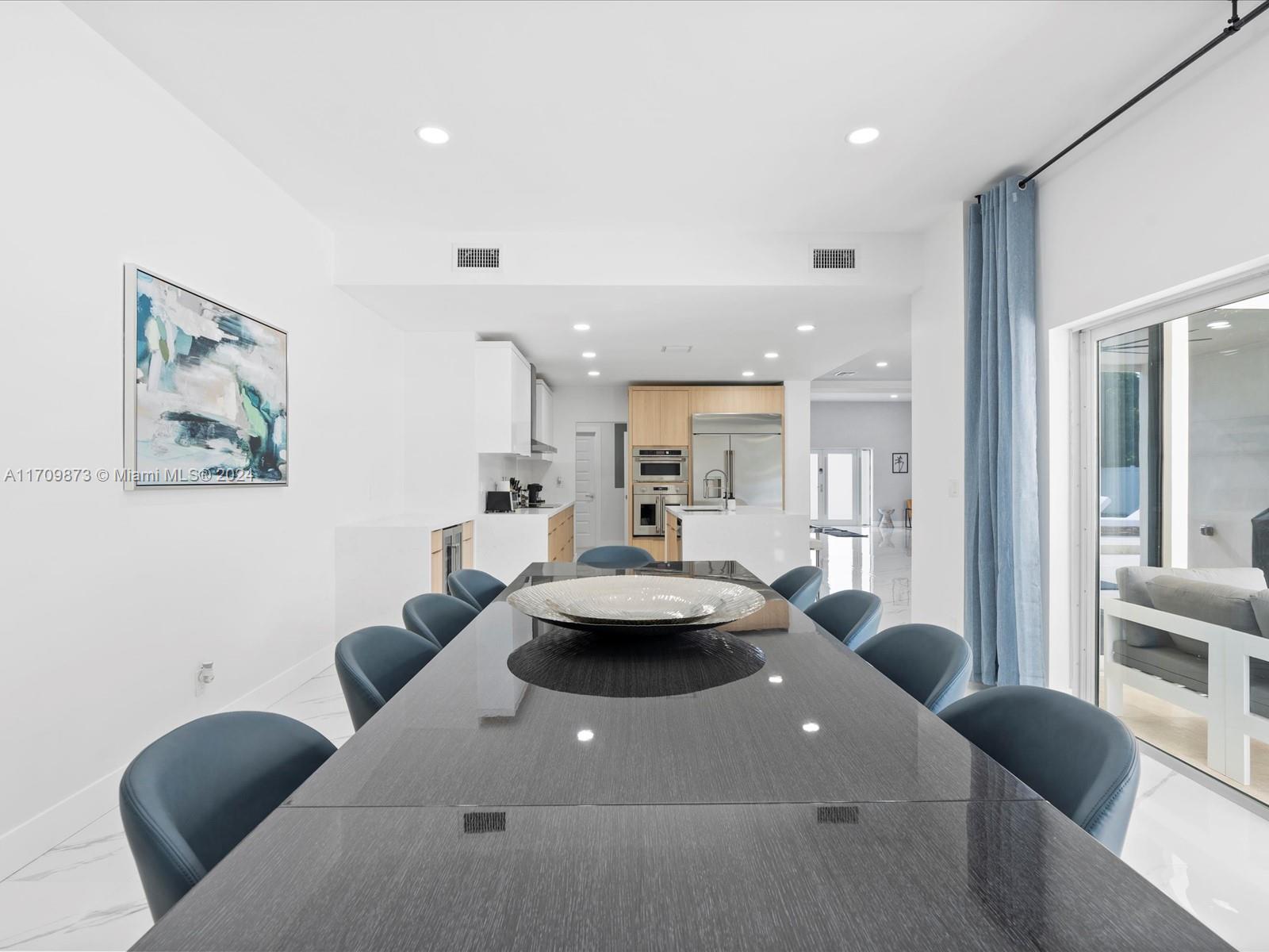 HOLLYWOOD LITTLE RANCHES - Residential
