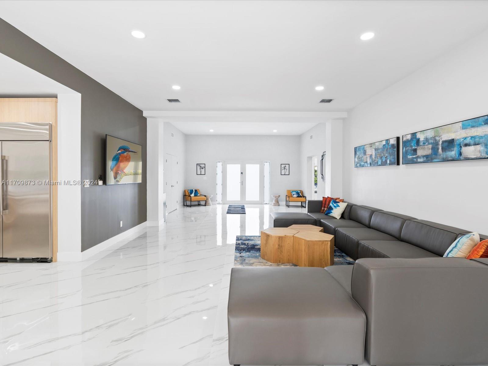 HOLLYWOOD LITTLE RANCHES - Residential