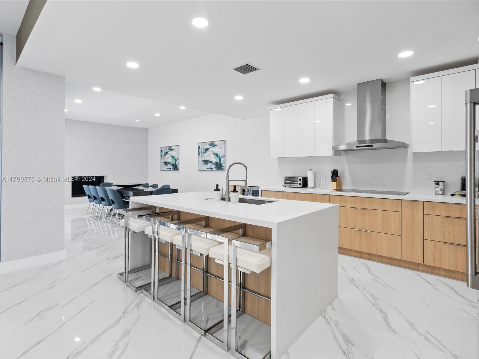 HOLLYWOOD LITTLE RANCHES - Residential