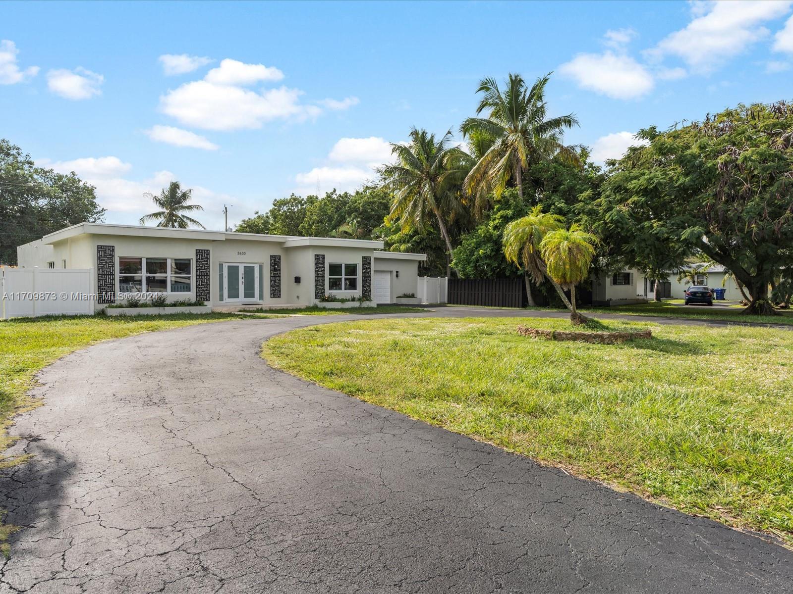 HOLLYWOOD LITTLE RANCHES - Residential