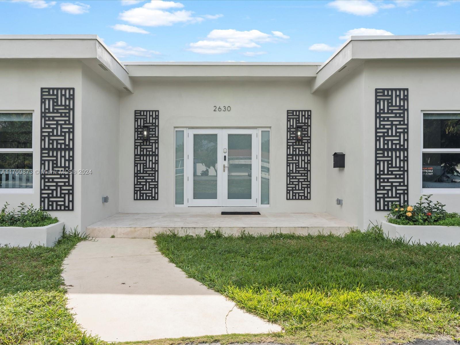 HOLLYWOOD LITTLE RANCHES - Residential
