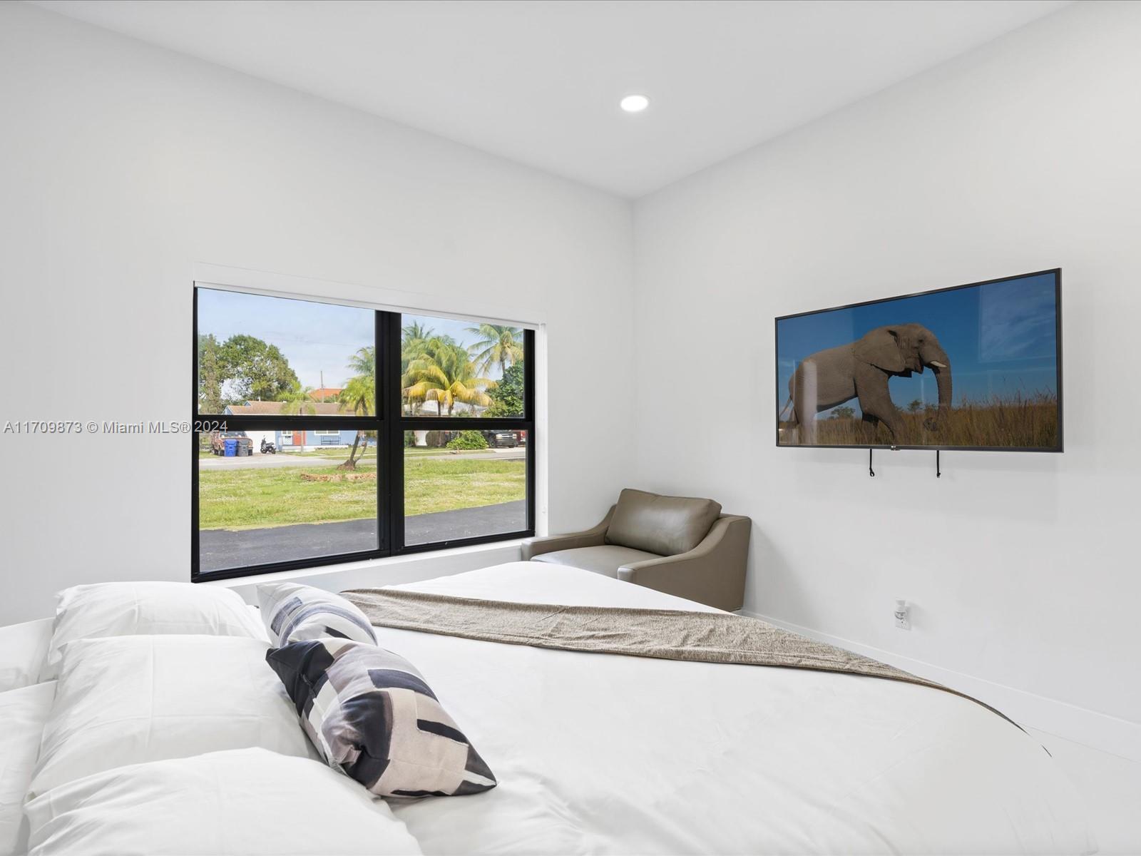 HOLLYWOOD LITTLE RANCHES - Residential
