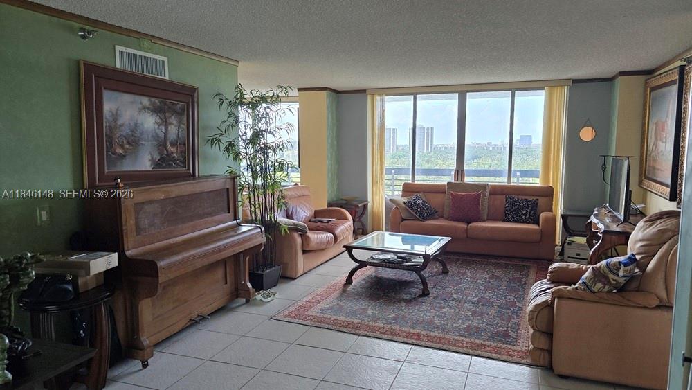 MYSTIC POINTE TOWER 600 C - Residential